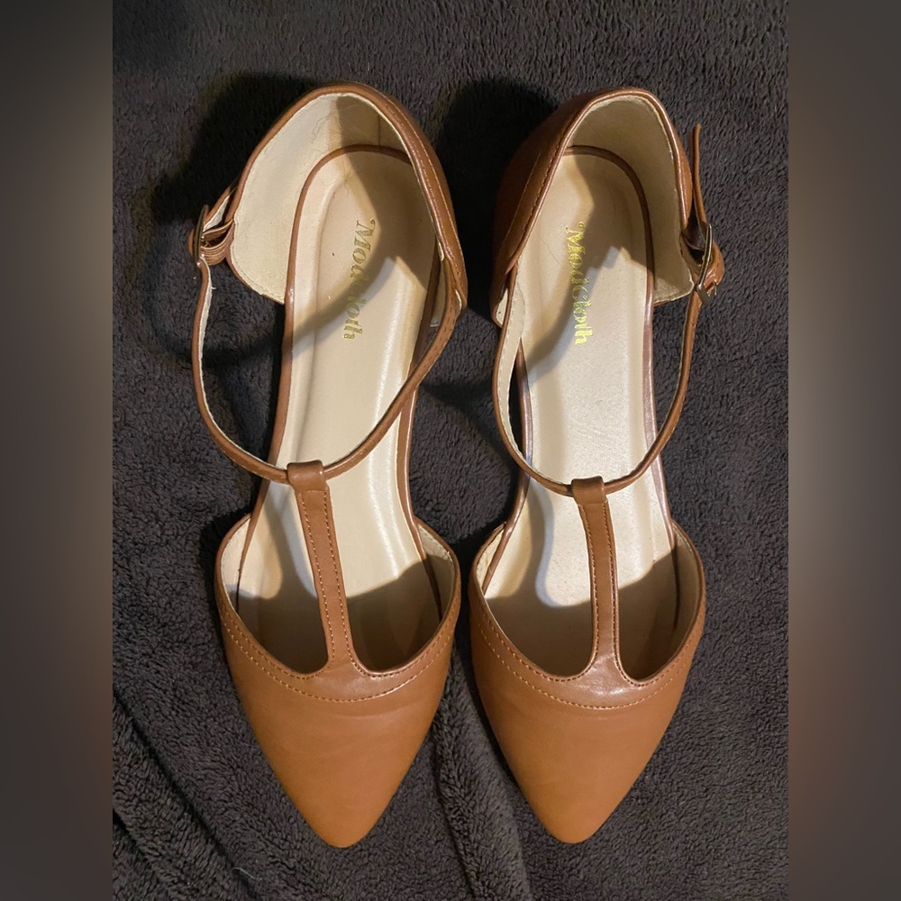 T-strap pointed toe flats